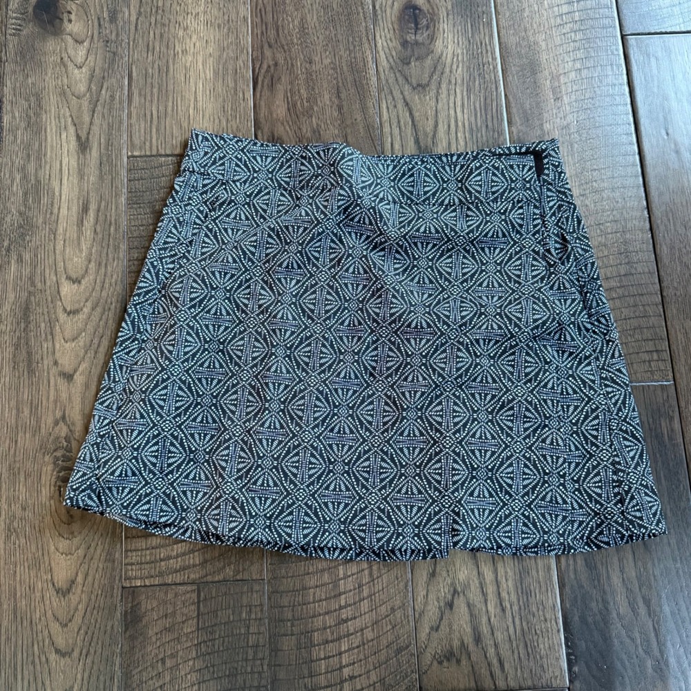 Ripskirt Hawaii Black and White Geometric Mini Skirt